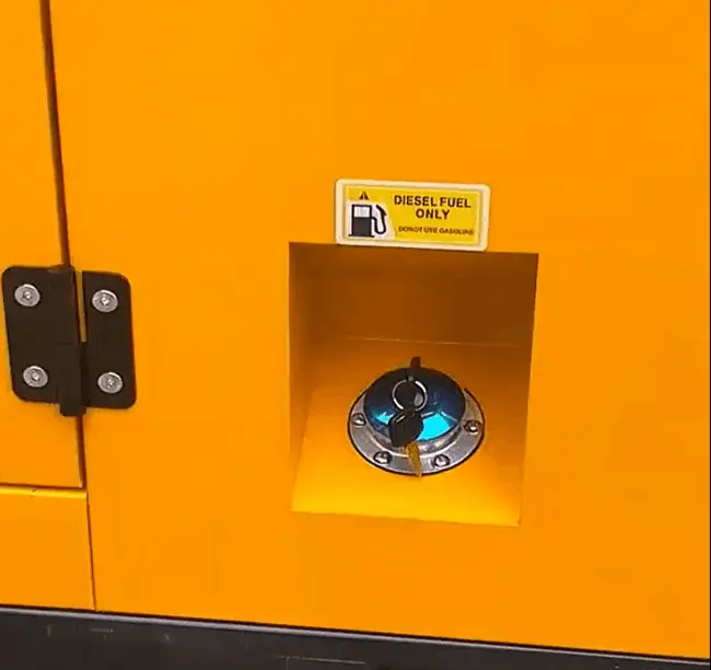 Locking device on the fuel tank