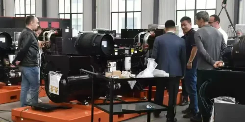 A Russian customer visited our company's soundproof speaker generator set and ordered a batch of 200-600kW soundproof speaker diesel generator sets